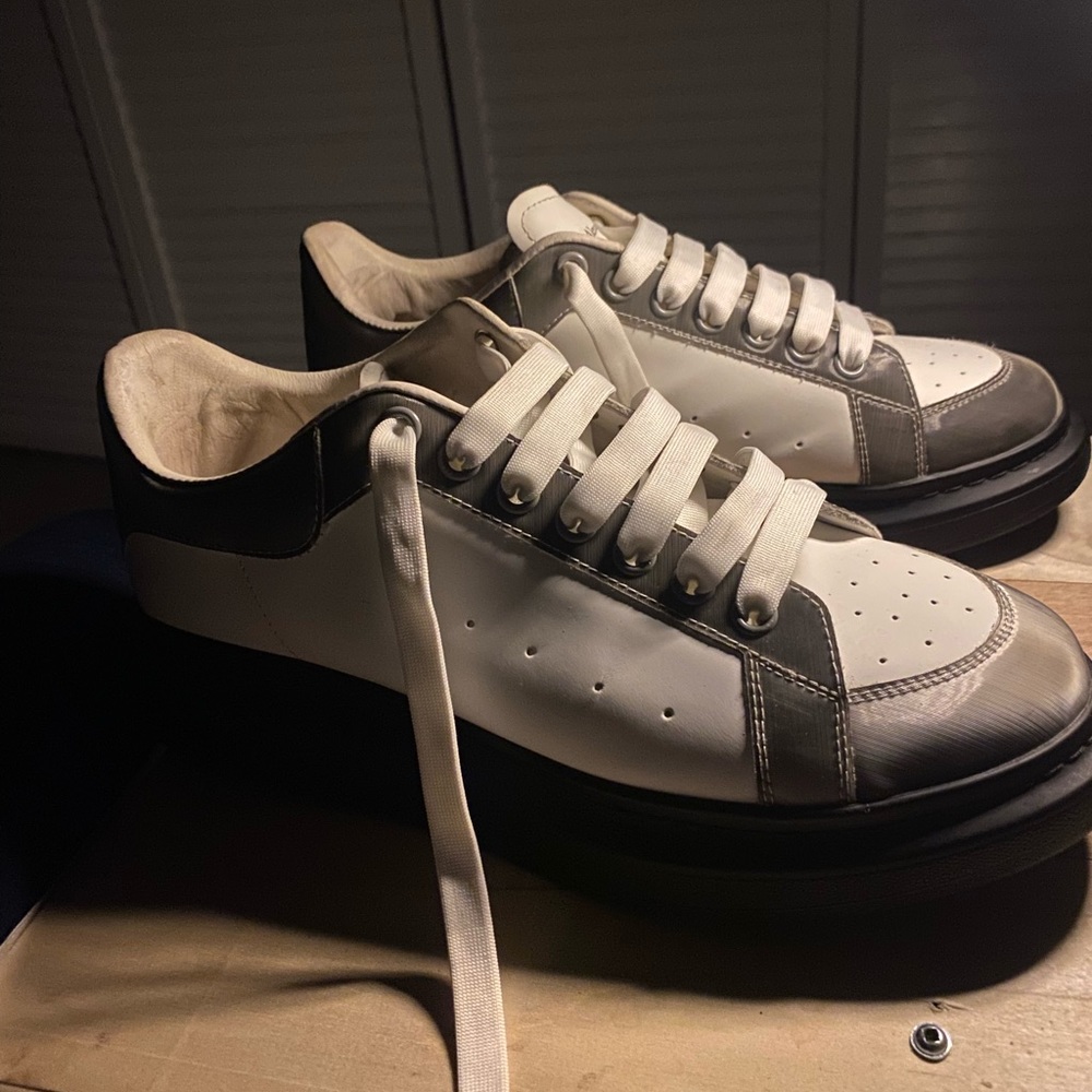 Alexander McQueens 350$